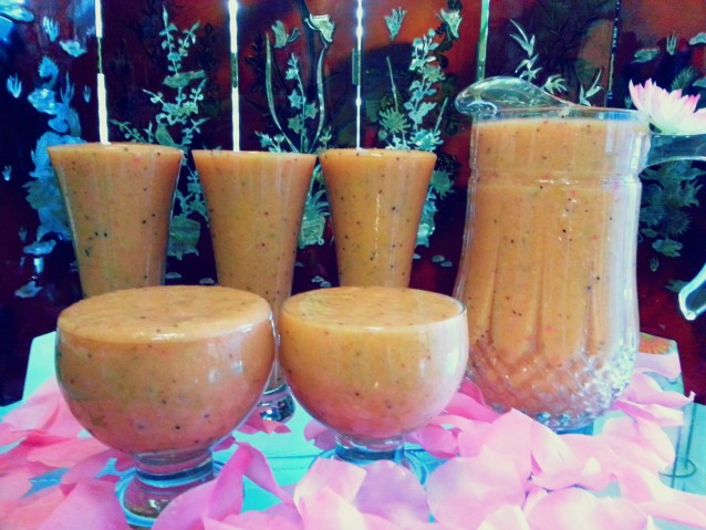 Mango, Pear, Papaya, Pineapple and Kiwi Smoothie