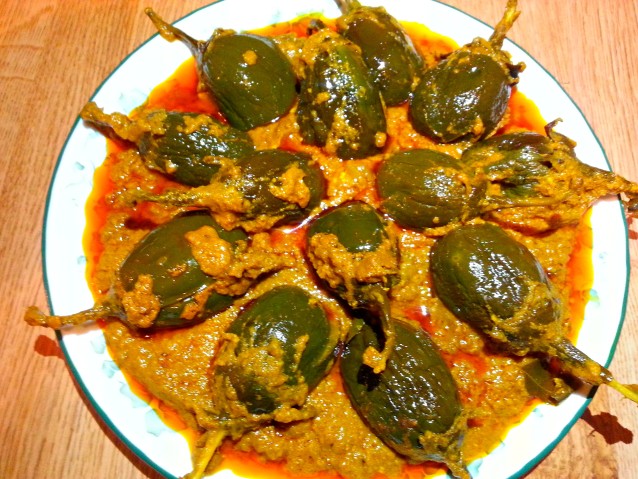 Eggplant/Brinjal Stuffed Masala Curry- Baingan Salan