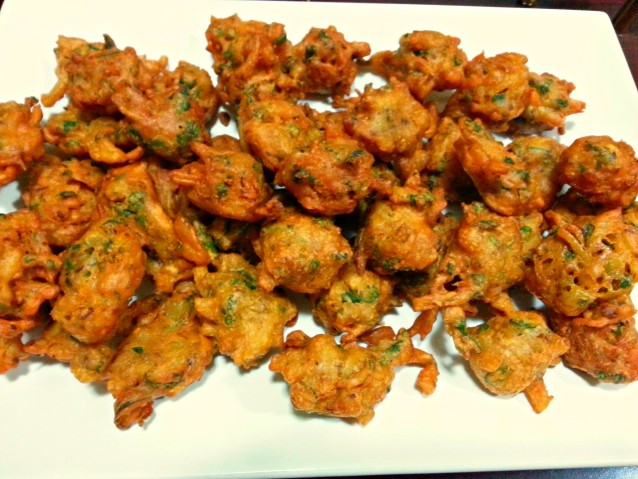 Saag Pyaaz aur Aloo Pakoras- Deep Fried Fritters