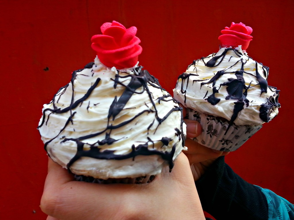 White and Black theme Cupcakes