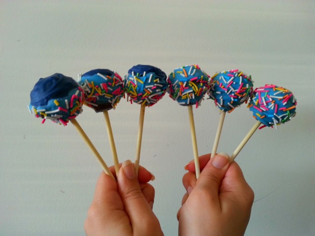 Light and Blue Cakepops