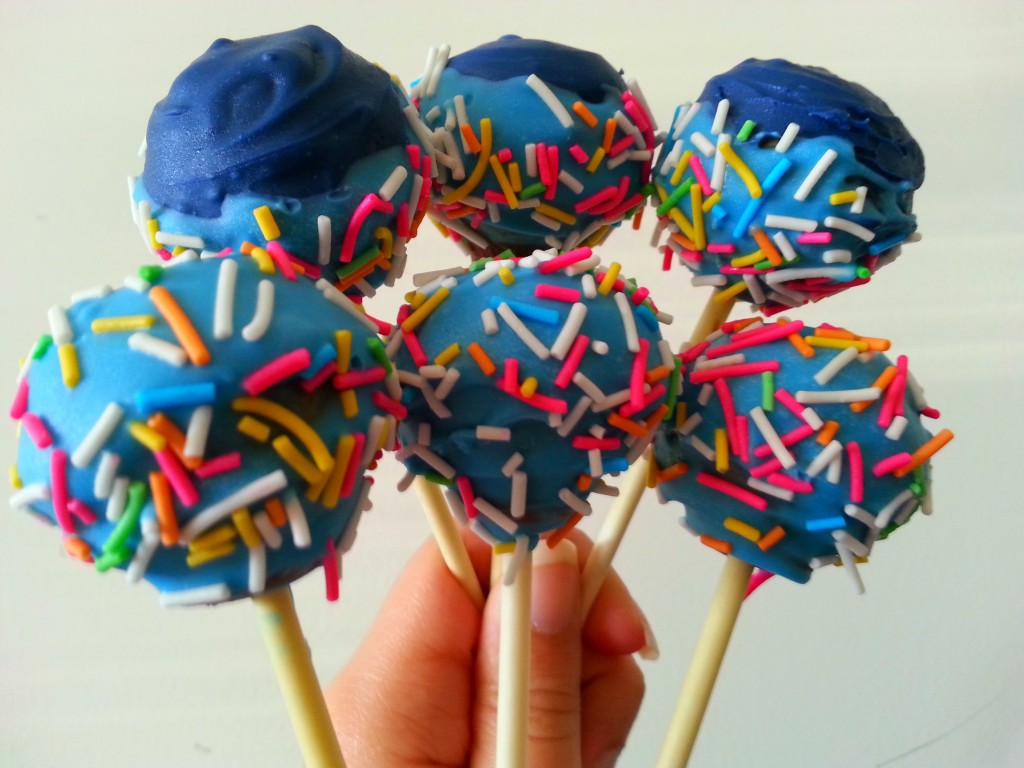 Light and Blue Cakepops