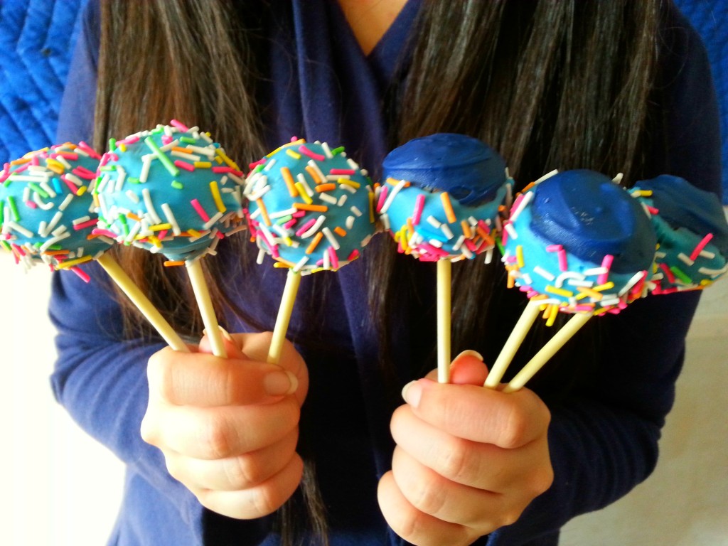 Light and Blue Cakepops