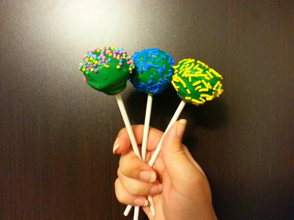 Green Cakepops with Colorful Cakepops