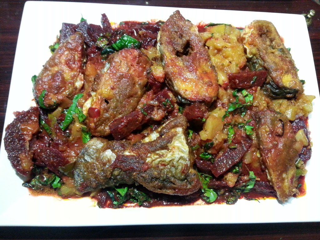 Rohu Fish, Beetroot & Cauliflower Curry (Machli, Chukandar aur Gobi ka Salon (Gravy))